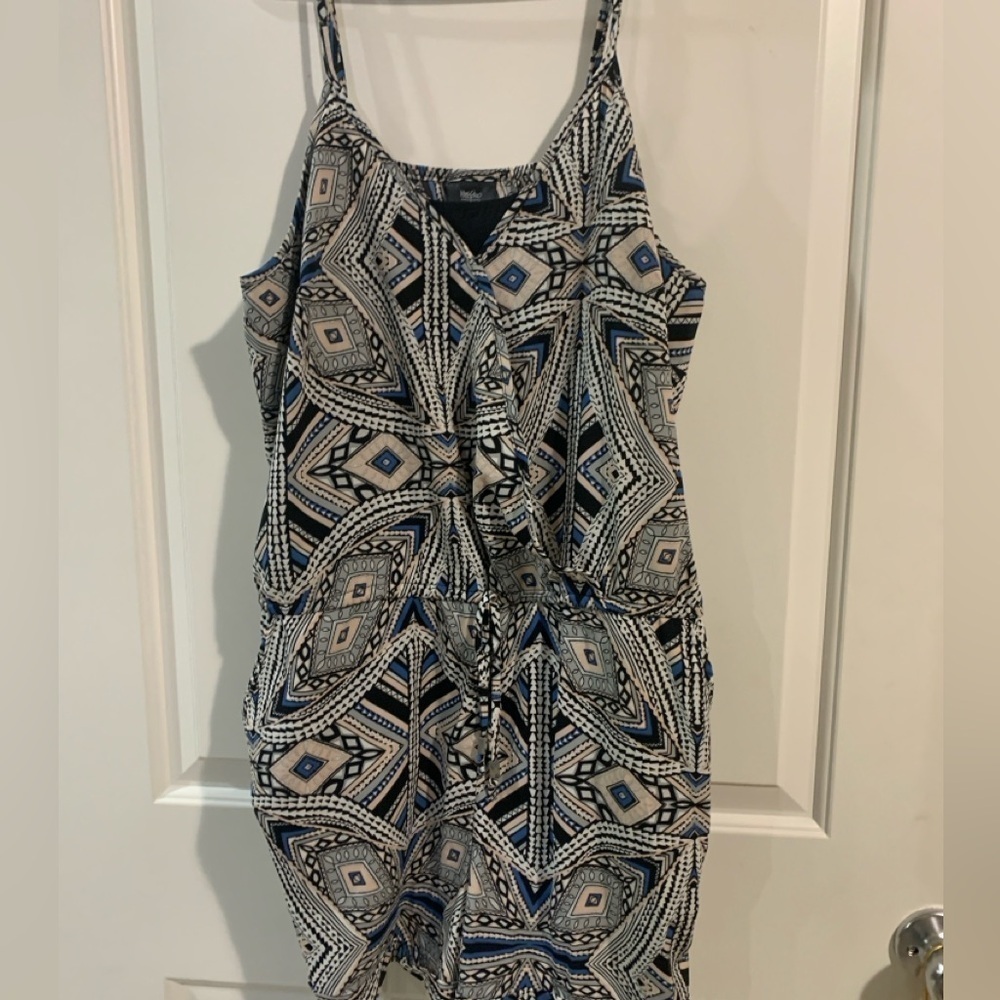 XL Shorts Romper, spaghetti straps, multi color design, Preloved in EUC